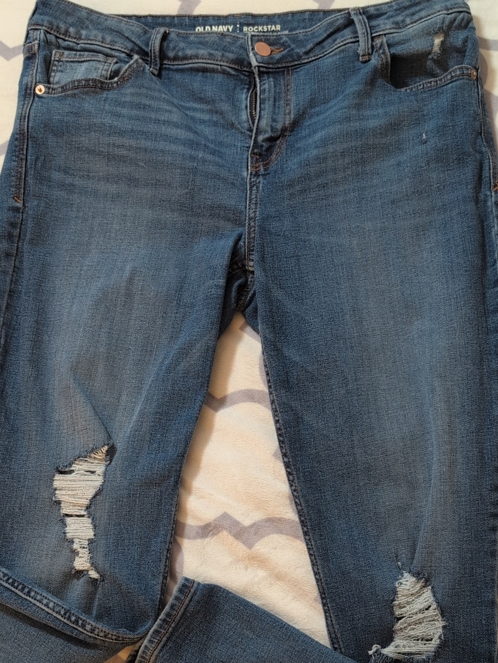 Old Navy Rockstar Women's Skinny Jeans - Medium Blue Distressed